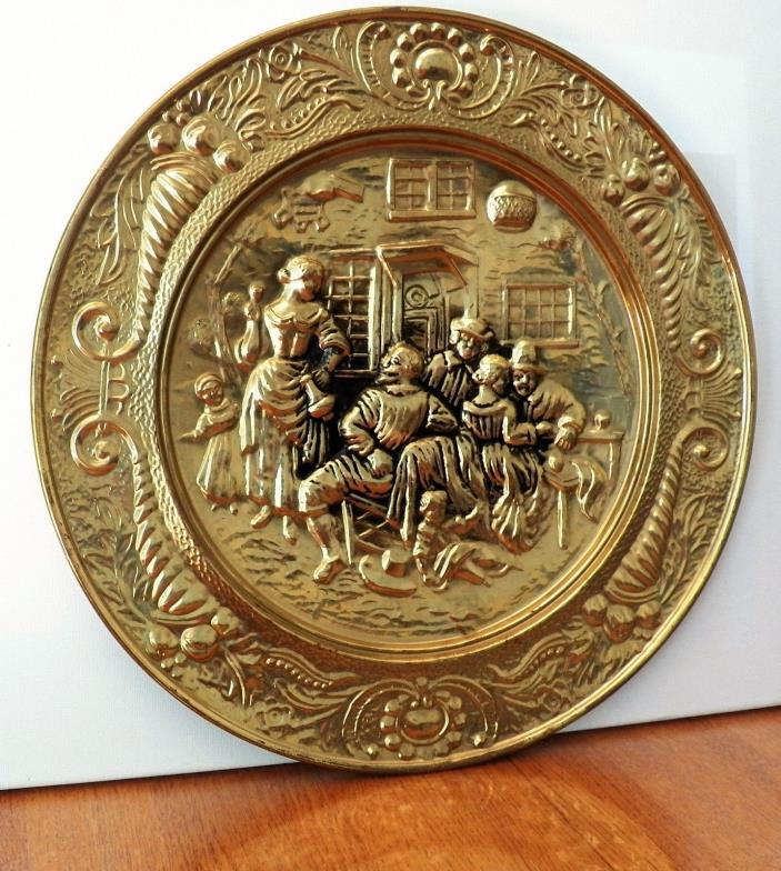 OUTSTANDING DECORATIVE METAL WALL HANGING PLATE MADE IN ENGLAND OLD TAVERN SCENE
