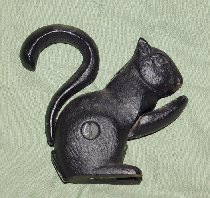 Vintage Black Antique Cast iron Squirrel nutcracker paperweight 5 3/4 