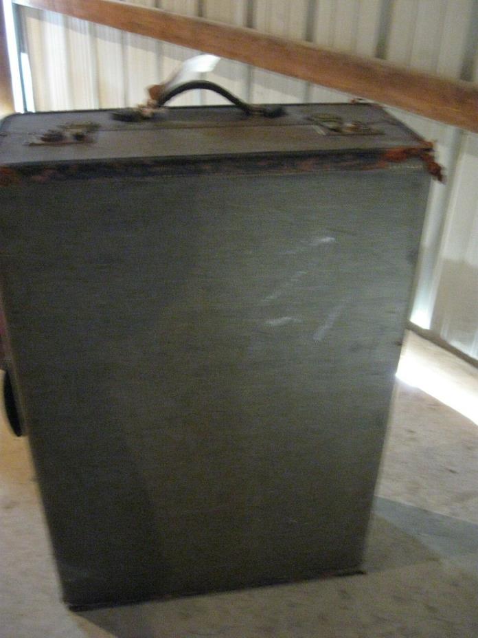 Vintage Antique Trunk/Suitcase 29