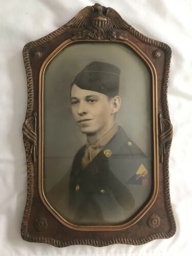 Antique USA Bubble Frame With Original Photo Of American Soldier