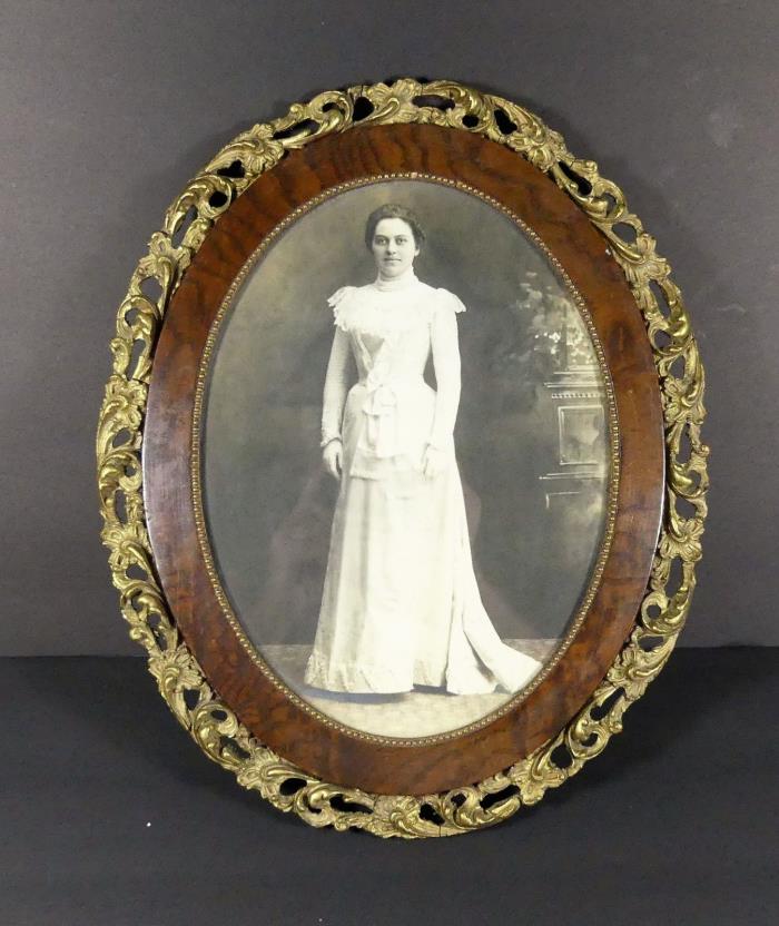 Antique Gold Gilded Oval Carved Wood Picture Frame with Bride Victorian 16
