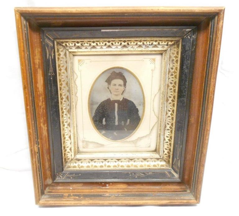 ANTIQUE HAND CRAFTED PICTURE FRAME WITH TIN PLATE PICTURE