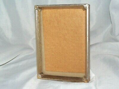 PRE-OWNED SILVER TONE METAL TABLE TOP PICTURE FRAME