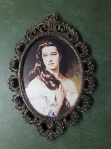 Vintage Ornate Oval Picture Frame Made in Italy.