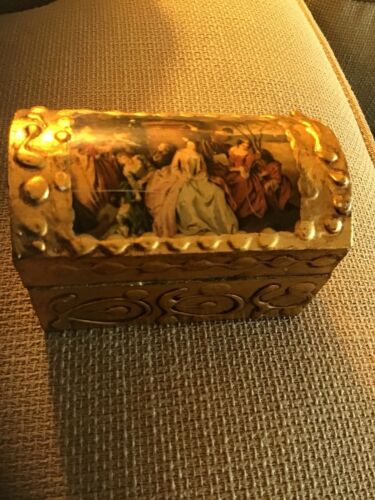 Vintage Italian Florentine Wooden Gold Gilt Carved Trinket Box Romantic Scene