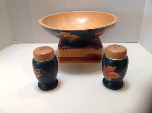 Robin hood Ware Hand Painted Wooden Bowl Salt & Pepper Set Vintage Gold Leaves