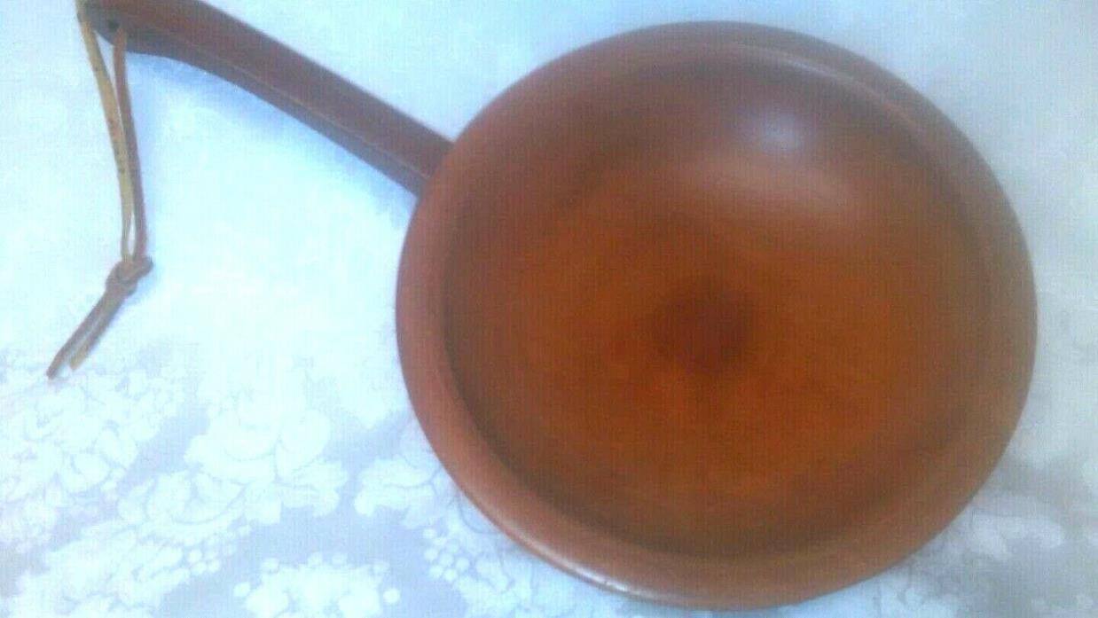 WOODEN MUNISING BOWL WITH HANDLE & 3 PEG LEGS 8.5