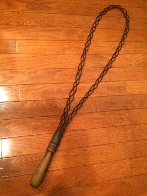 Looped Braided Wire Carpet Rug Beater Wood Handle 30-1/2' Antique Vintage