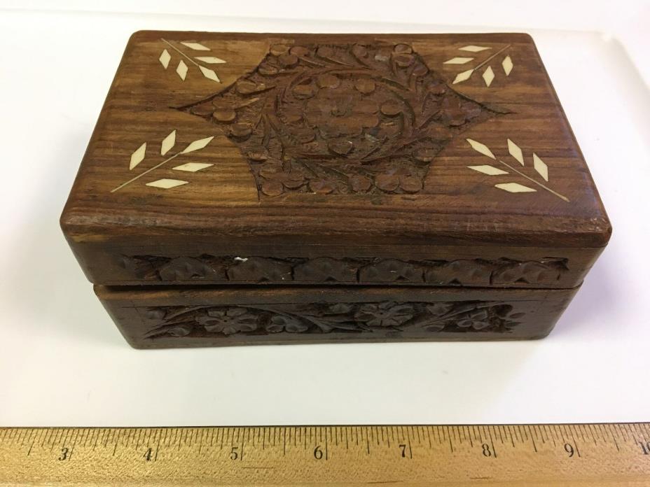 VINTAGE HAND CARVED WOODEN JEWELRY BOX INDIA