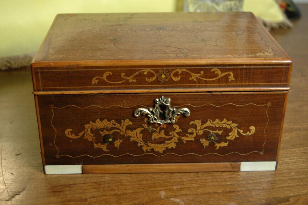 Antique Georgian tea caddy box.