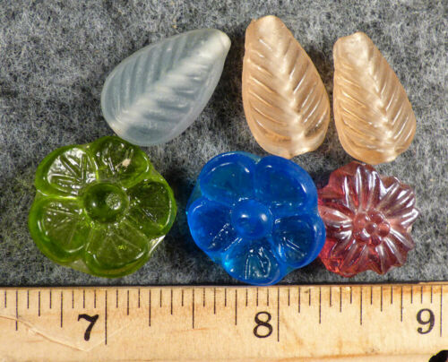 Beautiful Vintage Flower Beads Leaves Cross Czech Glass Beads Great Color Old!