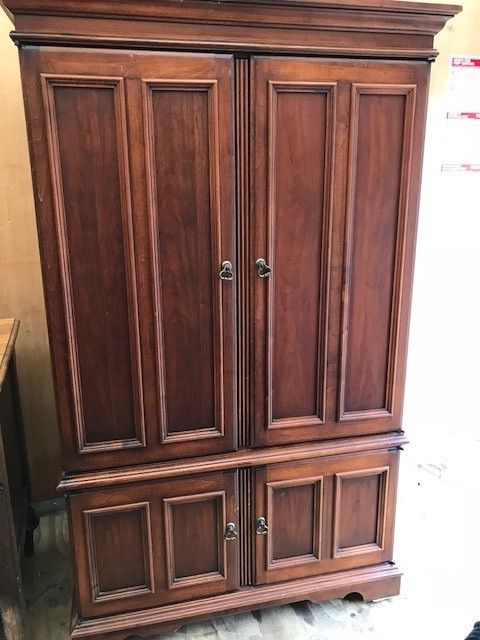 Cherry TV Armoire excellent condition