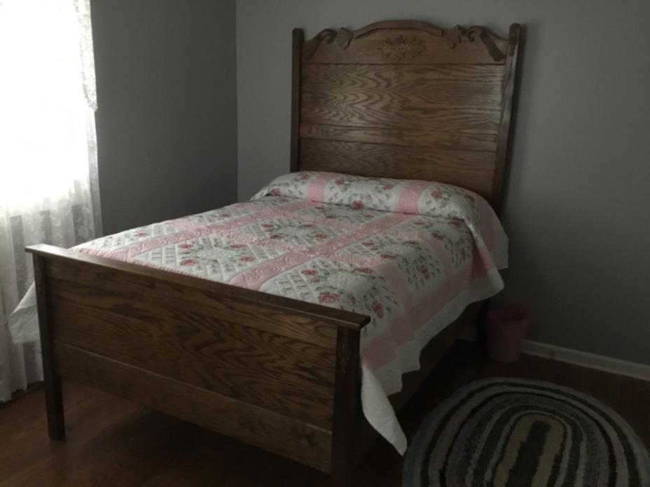 .ANTIQUE OAK DOUBLE BED WITH MATTRESS, MED. COLOR, BED/MATTRESS VERY GOOD COND.