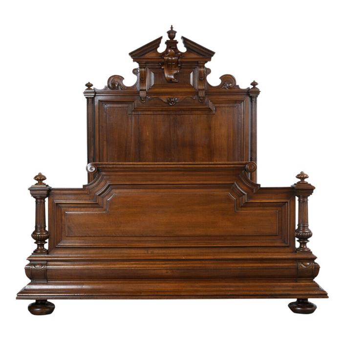 Exelent 19th Century French Walnut wood Full size  Bed Frame