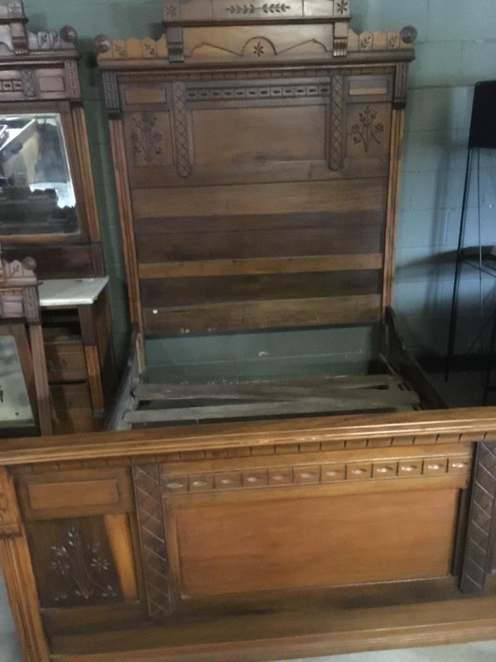 ANTIQUE FULL SIZE OAK BED