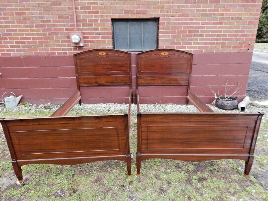 VINTAGE OR ANTIQUE PAIR OF TWIN BEDS HEPPLEWHITE STYLE, IN VERY GOOD CONDITION