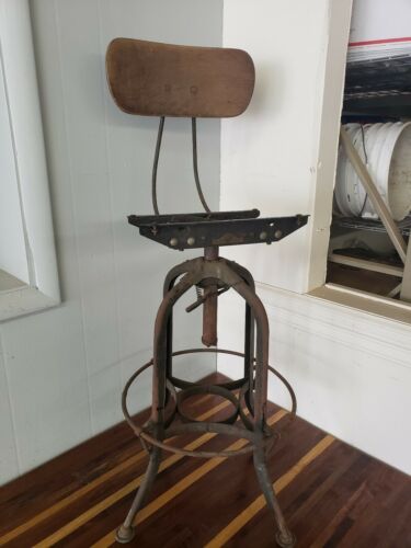 VINTAGE TOLEDO INDUSTRIAL SHOP STOOL ADJUSTABLE ANTIQUE DRAFTING MACHINIST CHAIR