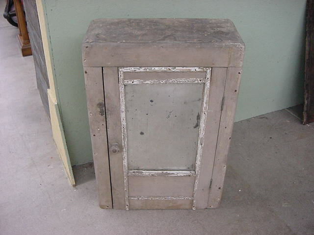 ANTIQUE OLD SHABBY PRIMITIVE FARMHOUSE PAINTED WOODEN MEDICINE CABINET CHEST