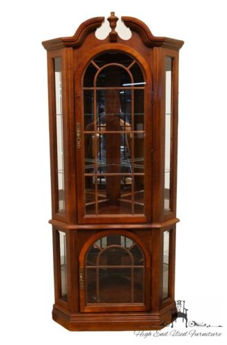 PULASKI FURNITURE Cherry Illuminated Corner Display Curio Cabinet 422