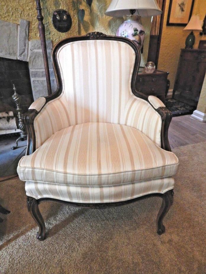 VINTAGE ETHAN ALLEN FRENCH CARVED FRAME UPHOLSTERED CHAIR GOLD AND CREAM