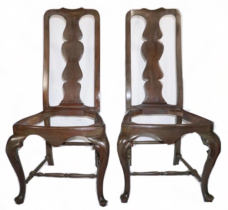 Pair 18th Century English Walnut Queen Anne Side Chairs (2)   (ca.1720)