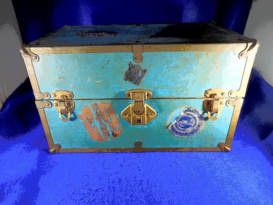 VINTAGE TO ANTIQUE TIN LADIES TRAVEL TRUNK WITH 3 DRAWERS INSIDE