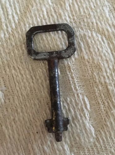 Antique Double Bit Solid Shaft Key # 8 Plantation Or Roll-Top Desk Key