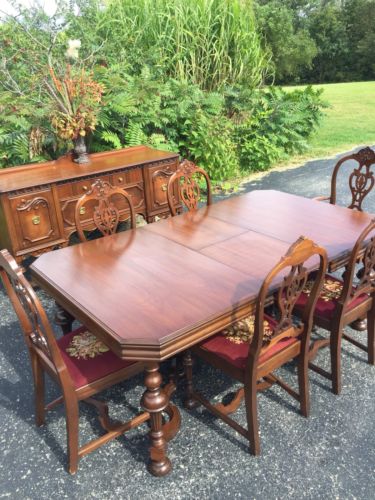 Beautiful Antique 6 Leg Dining Table And Sidebar