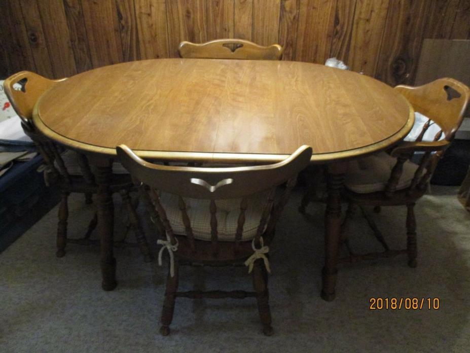 Hard Rock Maple Oval Table, 2 leafs, 8 chairs by tell City