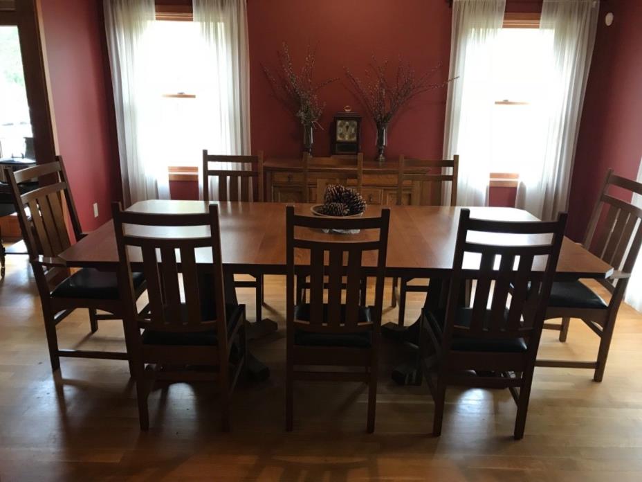 Stickley Dining Set.  Beautiful Oak 2 pedestal and leather chairs