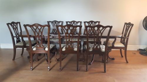 Drexel Heritage Banded Mahogany Dining Table And Chairs