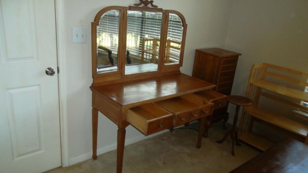 Vanity Dresser 1920 $100