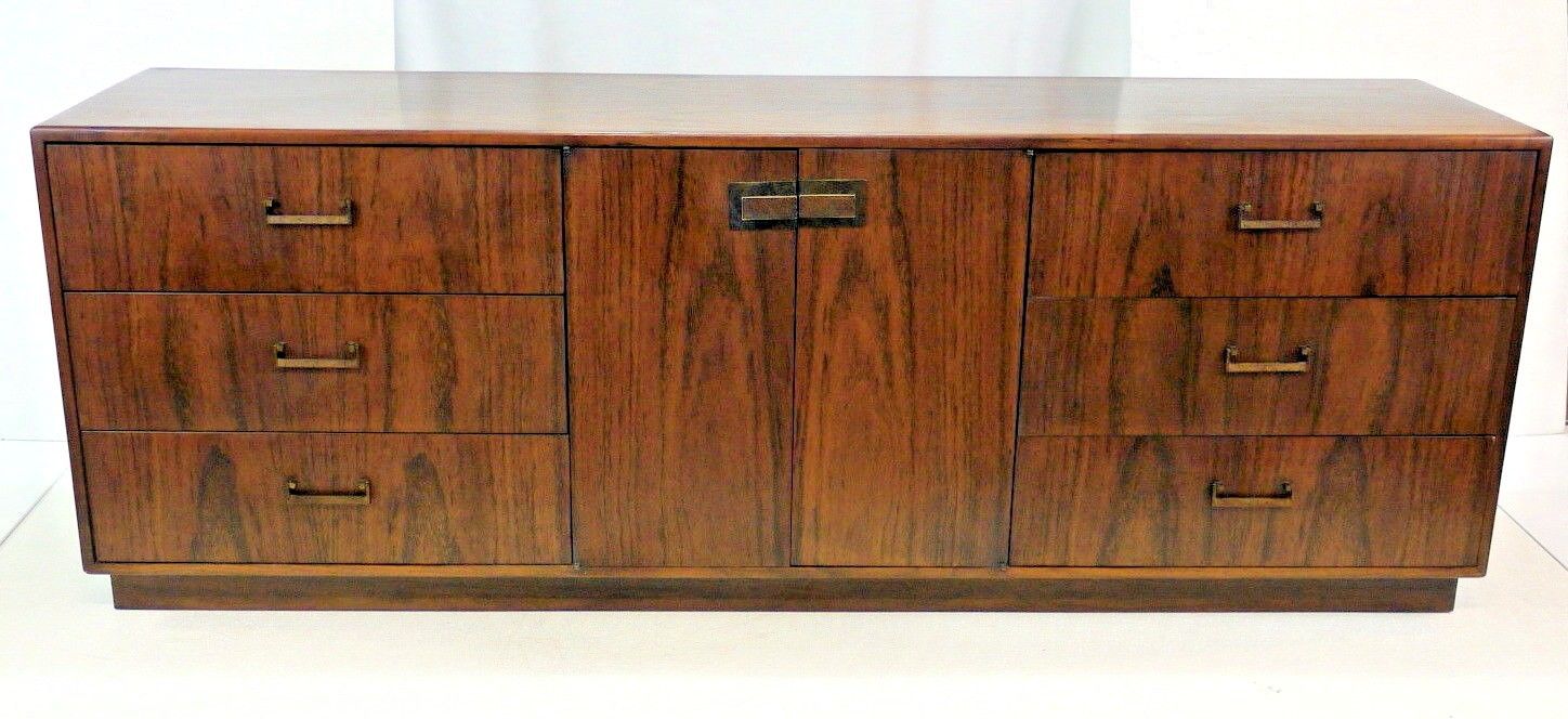 Gorgeous FOUNDERS Mid Century Figured WALNUT LONG DRESSER Credenza SIDEBOARD