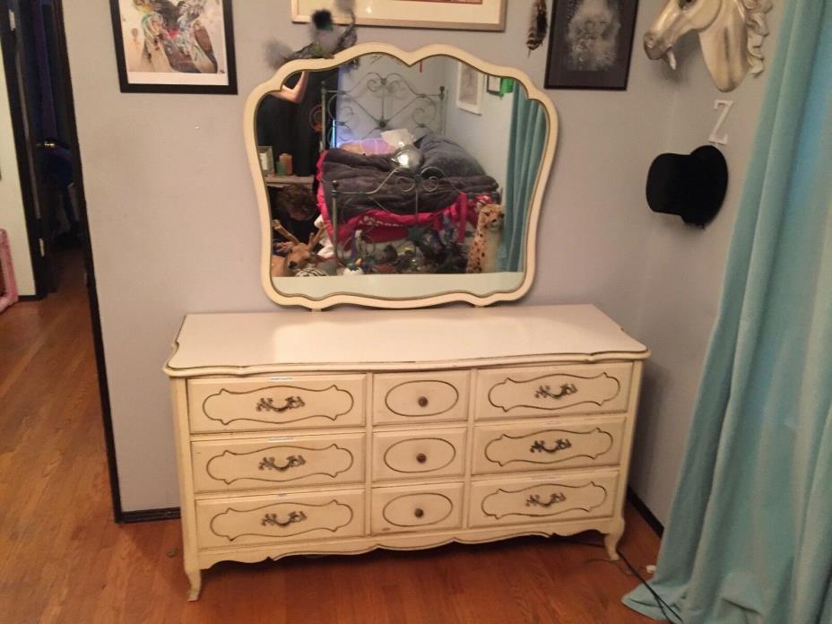 Vintage Hollywood Regency French Provencial Shabby Chic Mirrored DRESSER cream