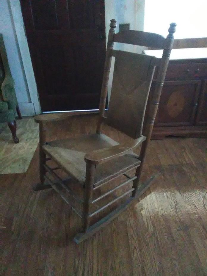 Antique 3 Layers Woven Seat&Backrest Country Rocking Chair With Turned Spindles