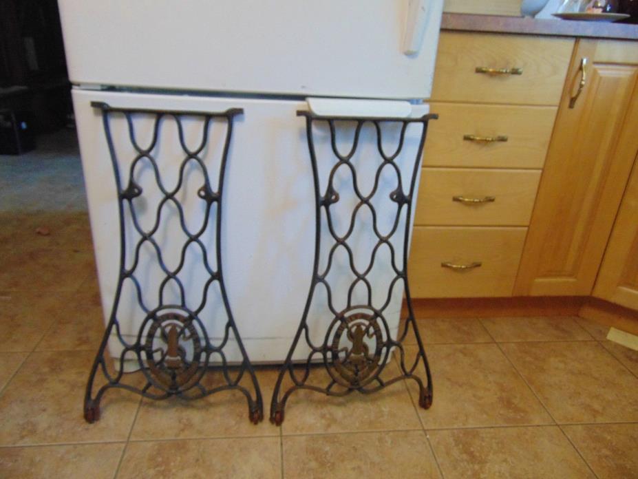 vintage /sewing machine base/stand/legs    nice #   5032
