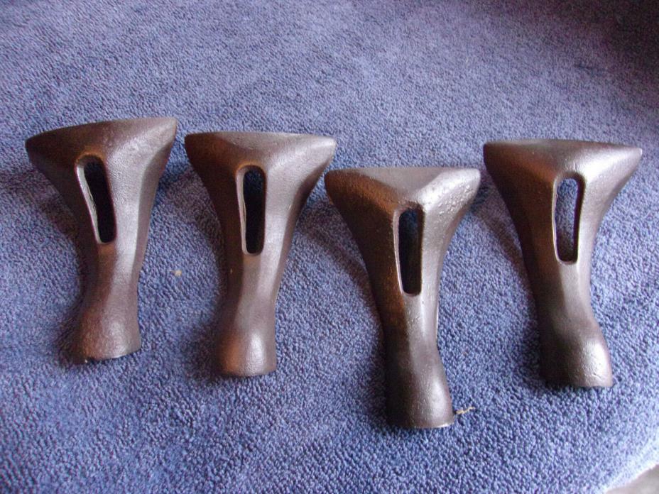 OLD VIntage ANTIQUE CAST IRON INDUSTRIAL TABLE LEG FEET LOT Of 4 Heating Stove