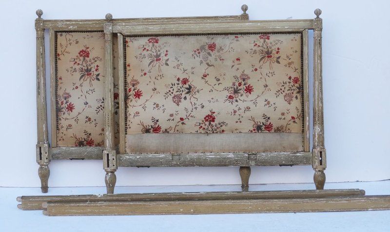 Antique French Louis XVI Day Bed with Old White Distressed Paint Fabric