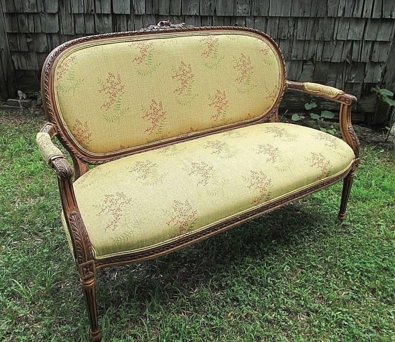VINTAGE EARLY 20th CENTURY CARVED WOOD LOUIS XVI UPHOLSTERED SETTEE