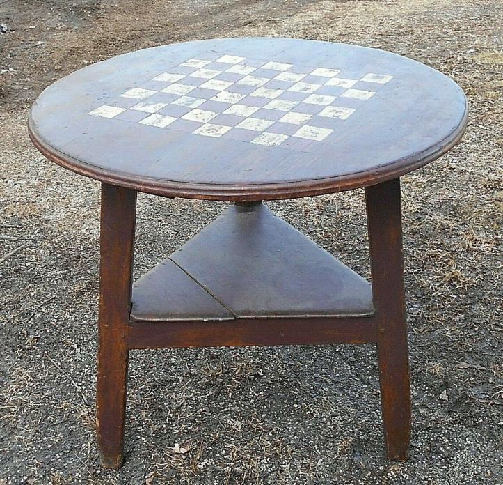 ANTIQUE EARLY 19th CENTURY 3 LEGGED CRICKET TABLE WITH PAINTED CHECKERBOARD TOP