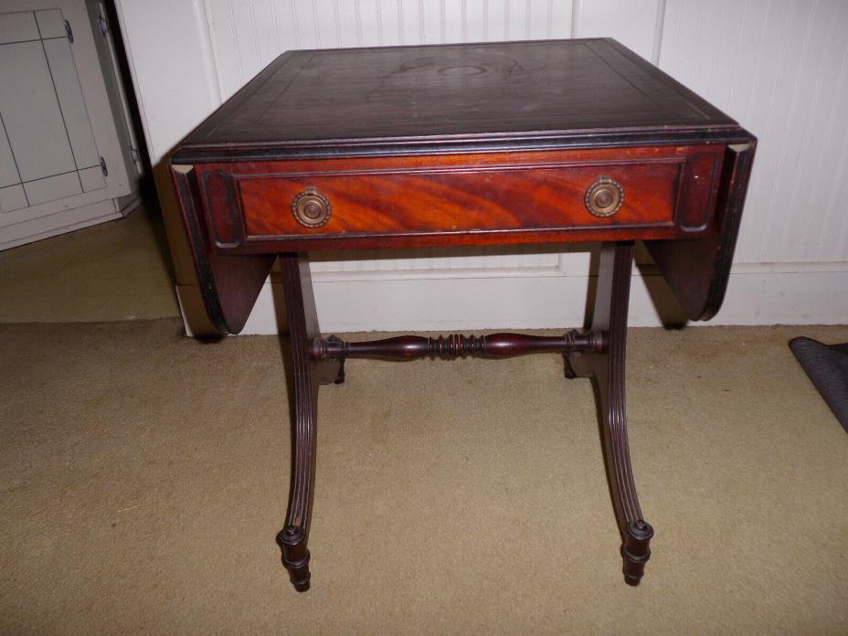 ANTIQUE duncan phyfe SIDE TABLE MAHOGANY 1940'S ? end foyer flower chippendale ?