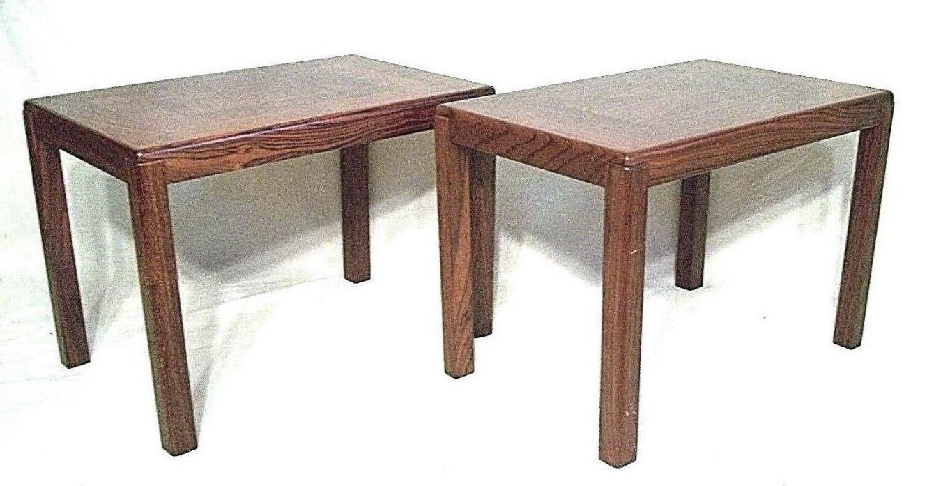 A BEAUTIFUL PAIR OF MID CENTURY DANISH MODERN ROSEWOOD SQUARE LEG END TABLES