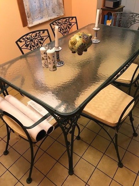 Beautiful Woodard wrought iron table and 6 chairs