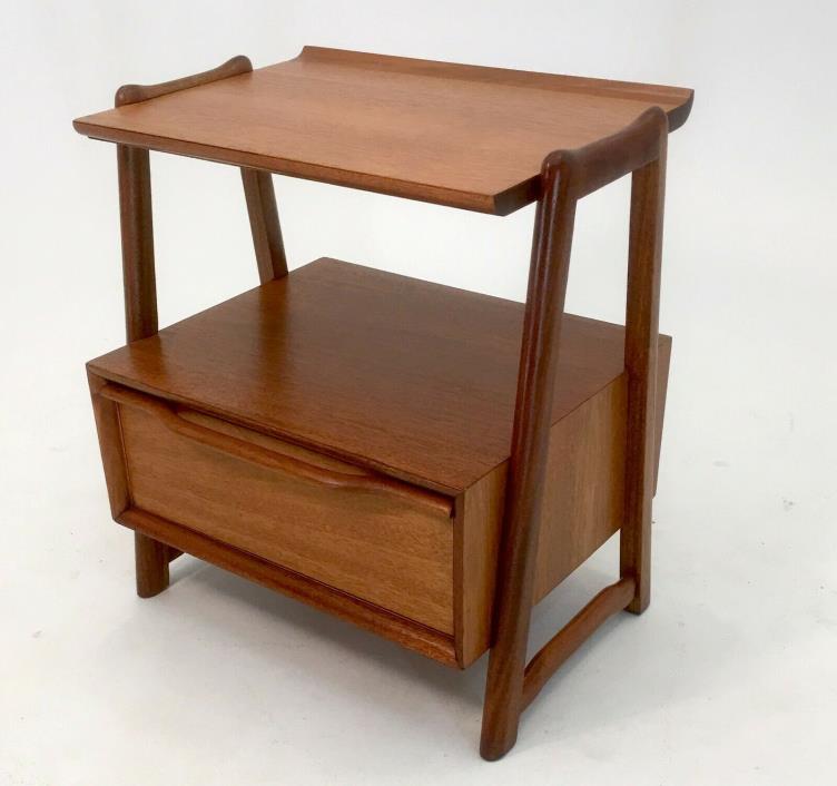 Mahogany Nightstand or End Table by Hickory Manufacturing with drawer vintage