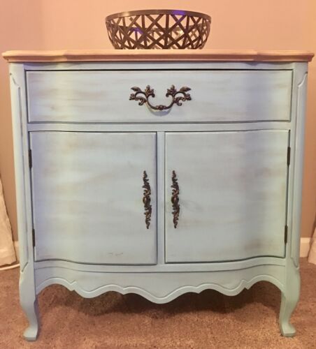 French Provincial Side Table/Night Stand With Drawer And Doors
