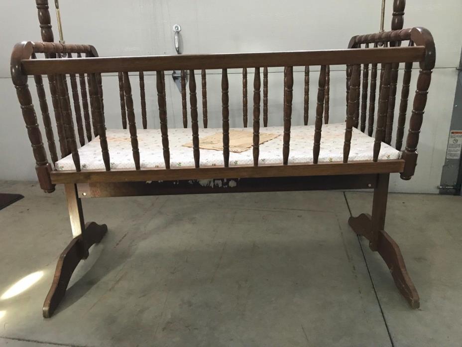 Antique Walnut Welsh Baby Cradle Model 5160 Excellent Condition