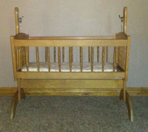 Vintage Soild Wood Baby Nursery Rocking Cradle Crib Bed In Great Shape