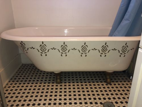Glossy Vintage / Antique Claw Foot Bath Tub Cast Iron