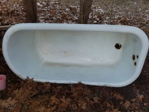 ANTIQUE white 1916 CAST IRON CLAW FOOT BATH TUB-local pickup only