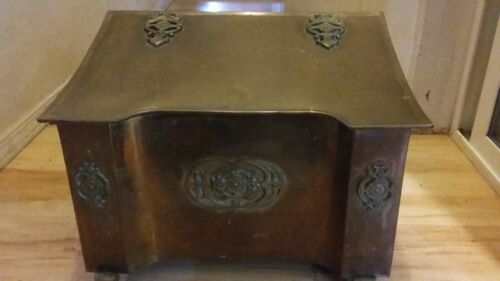 UNIQUE ANTIQUE ORNATE BRASS METAL EMBOSSED COAL HOD SCUTTLE BOX FOOTED HANDLES